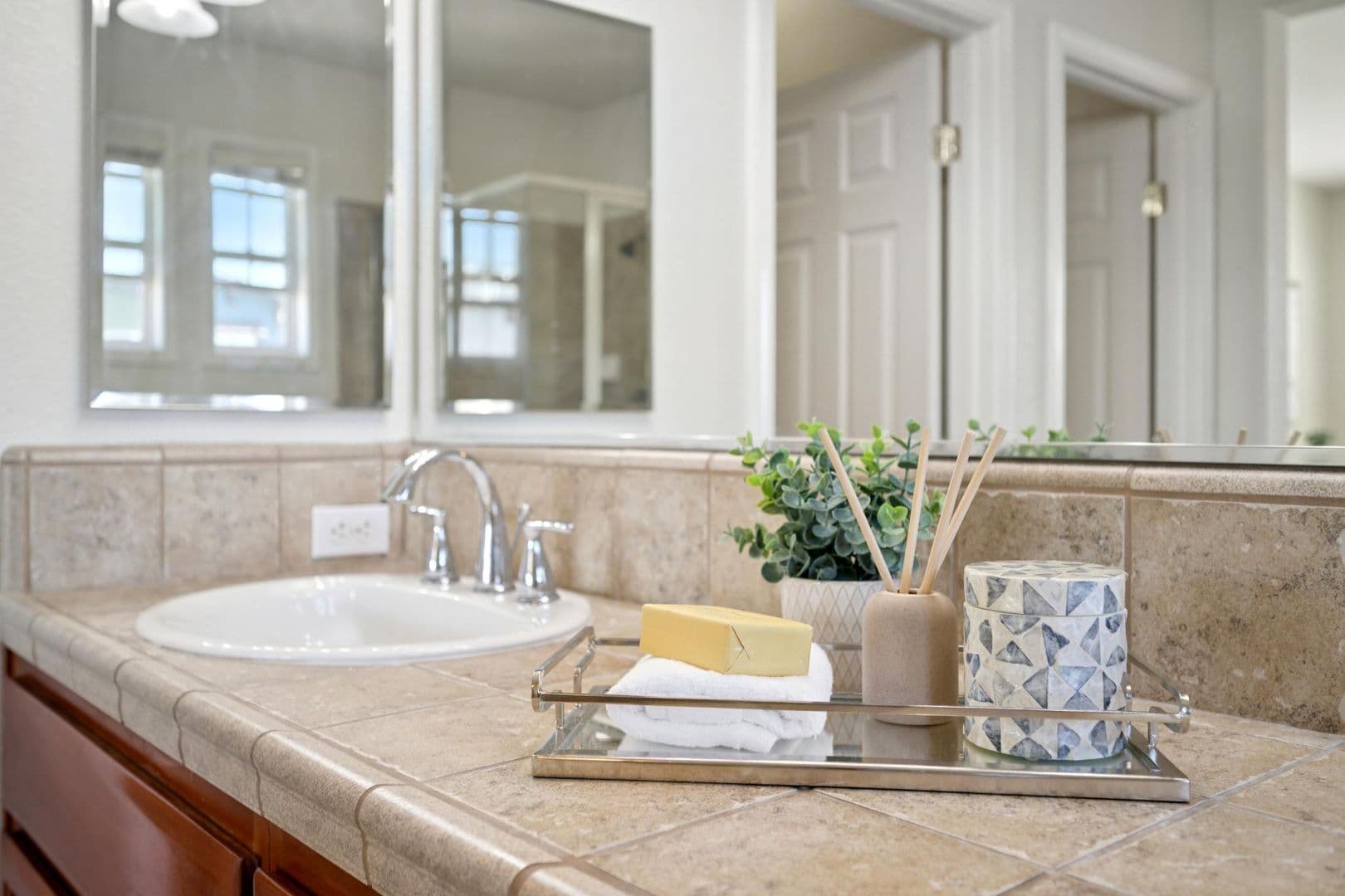Dublin House: 4302 Keegan St