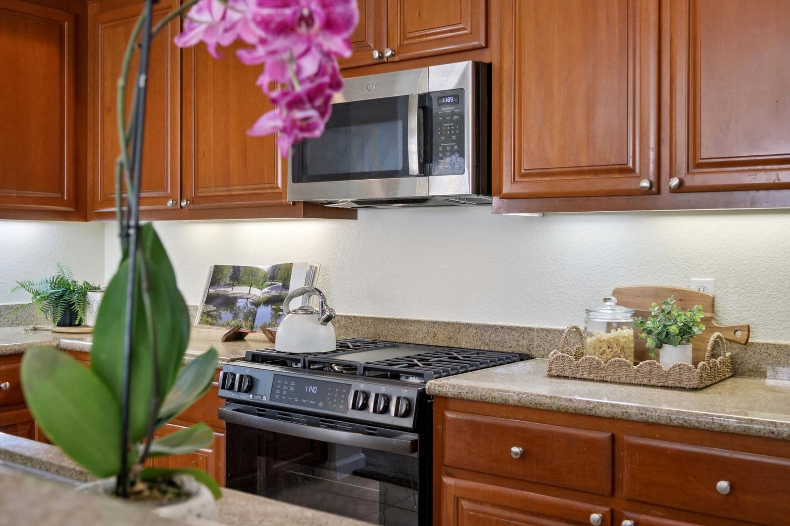 Dublin House: 4302 Keegan St