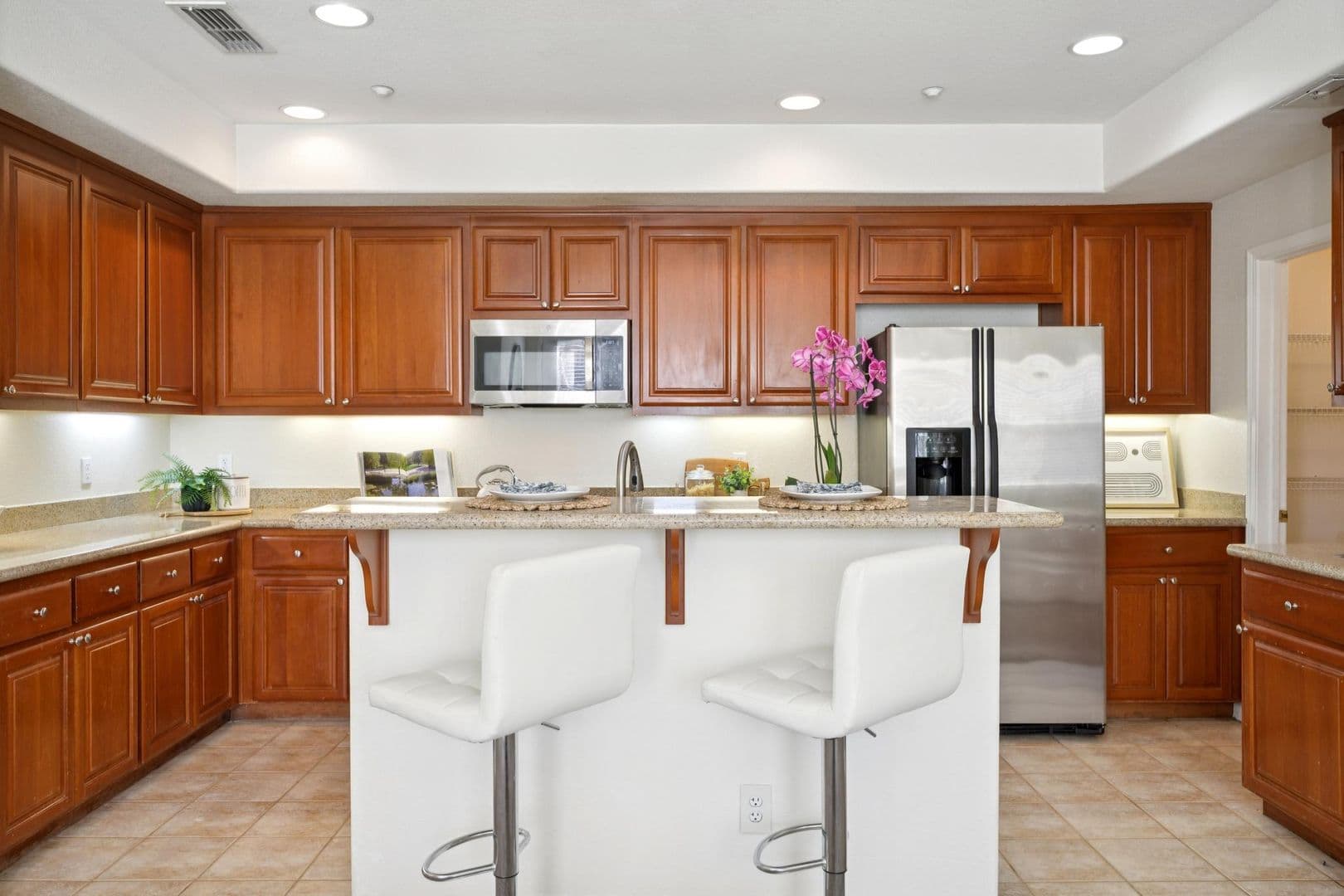 Dublin House: 4302 Keegan St