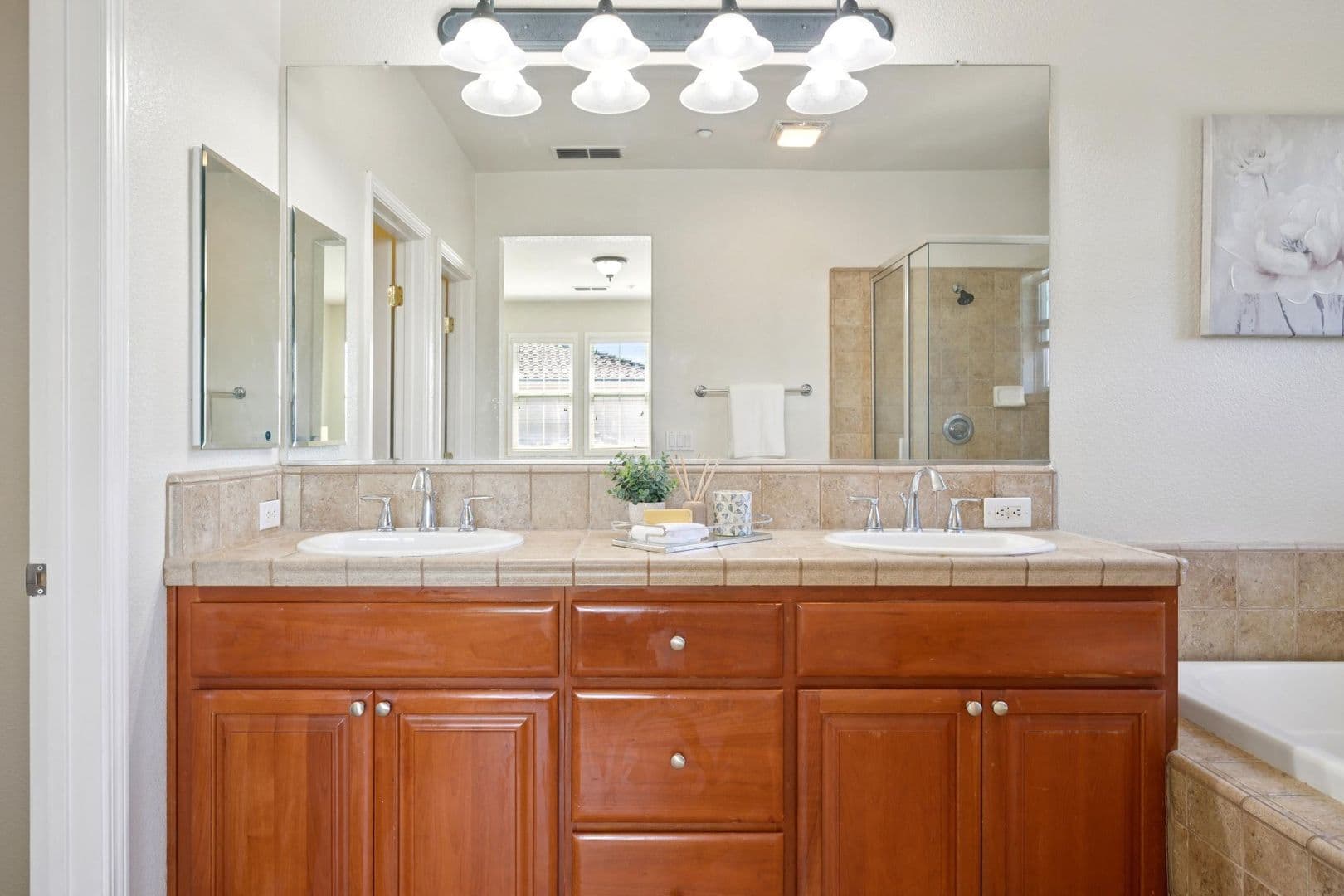 Dublin House: 4302 Keegan St