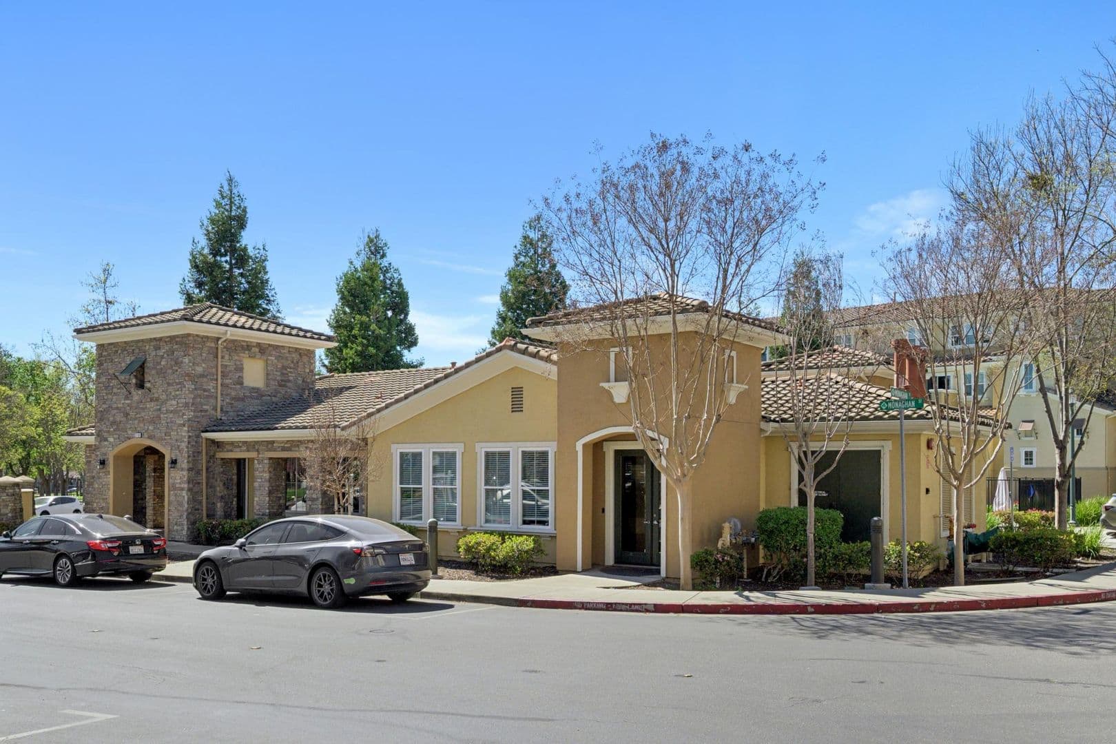Dublin House: 4302 Keegan St