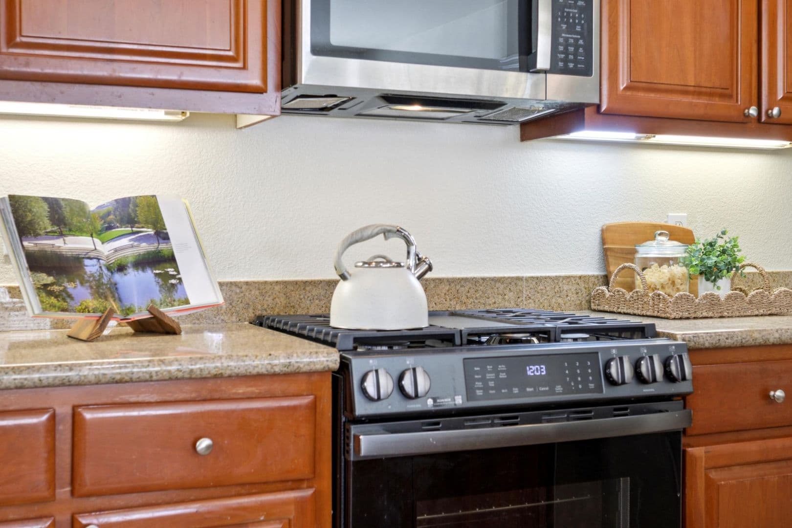 Dublin House: 4302 Keegan St