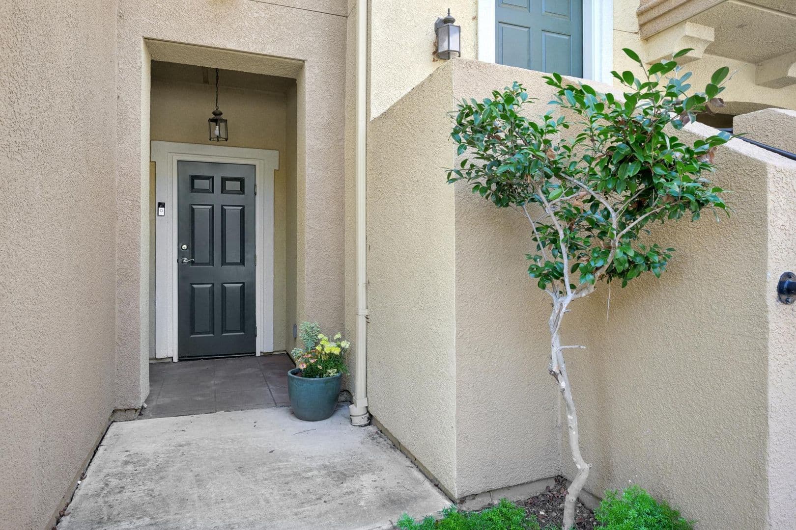 Dublin House: 4302 Keegan St