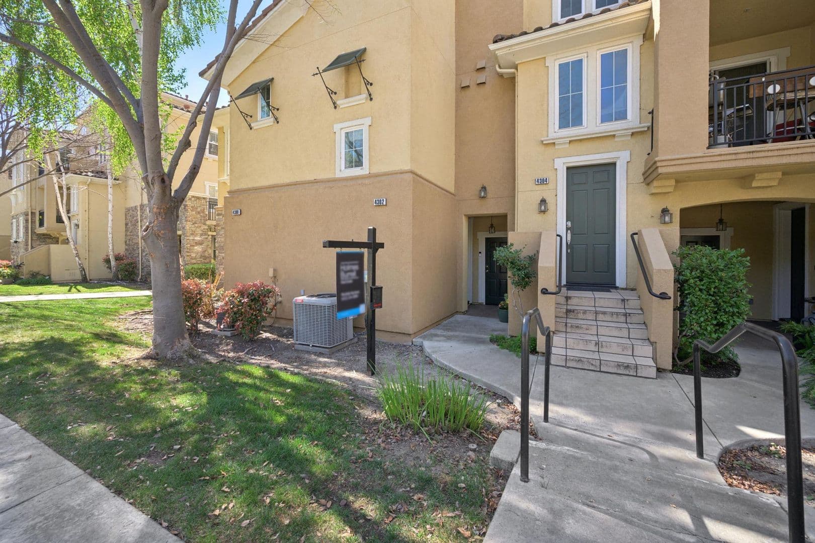 Dublin House: 4302 Keegan St