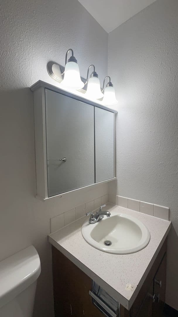 Glyndon Apartment: 120 7th Street