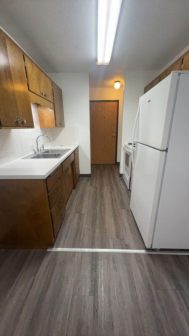 Glyndon Apartment: 120 7th Street