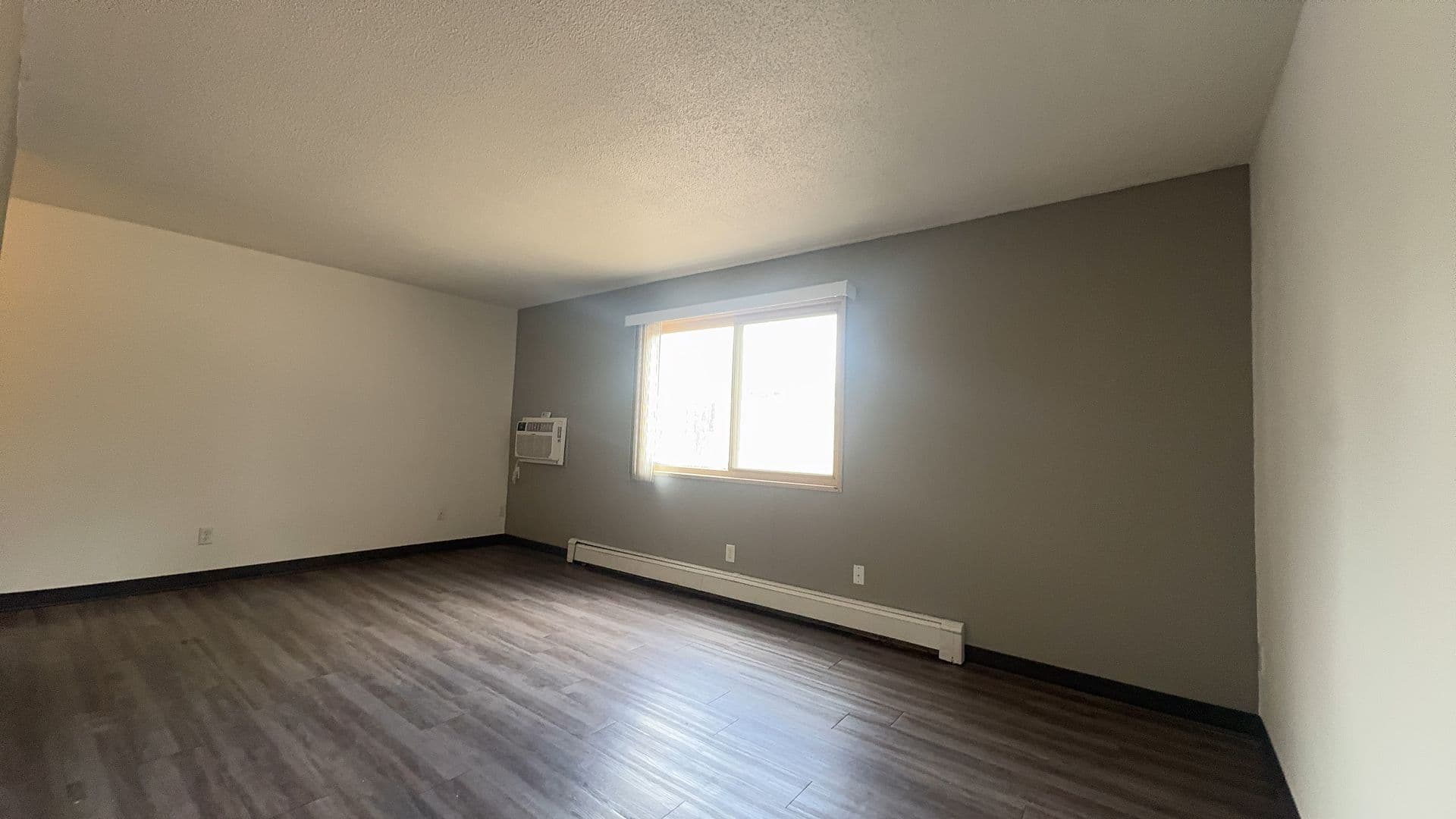 Glyndon Apartment: 120 7th Street