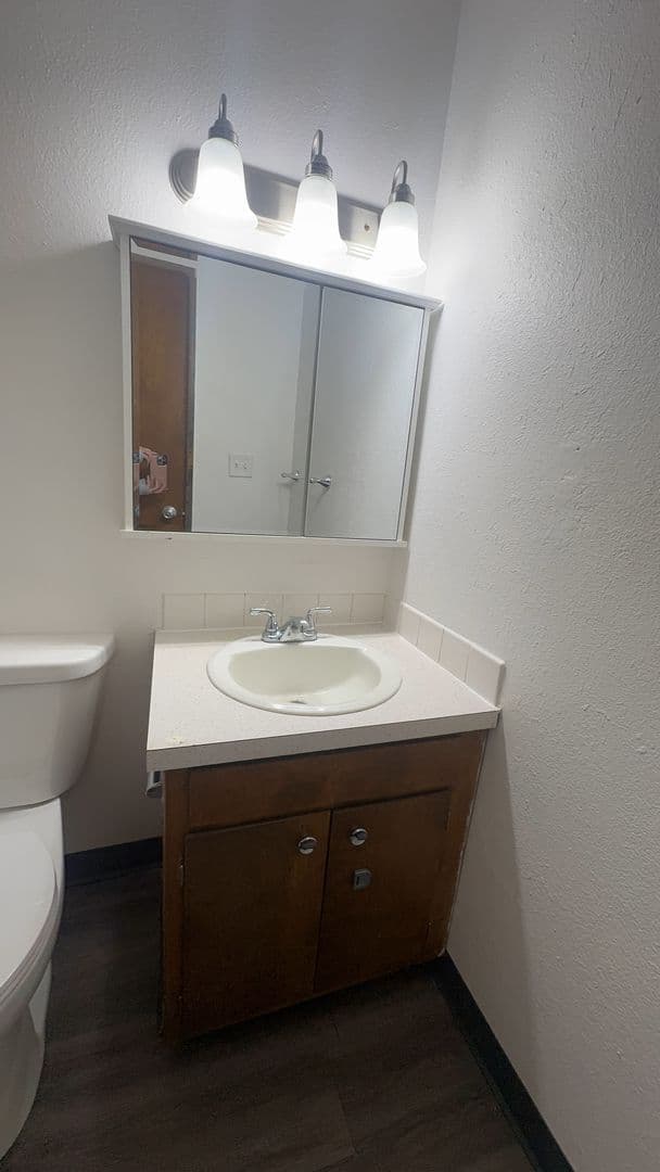 Glyndon Apartment: 120 7th Street