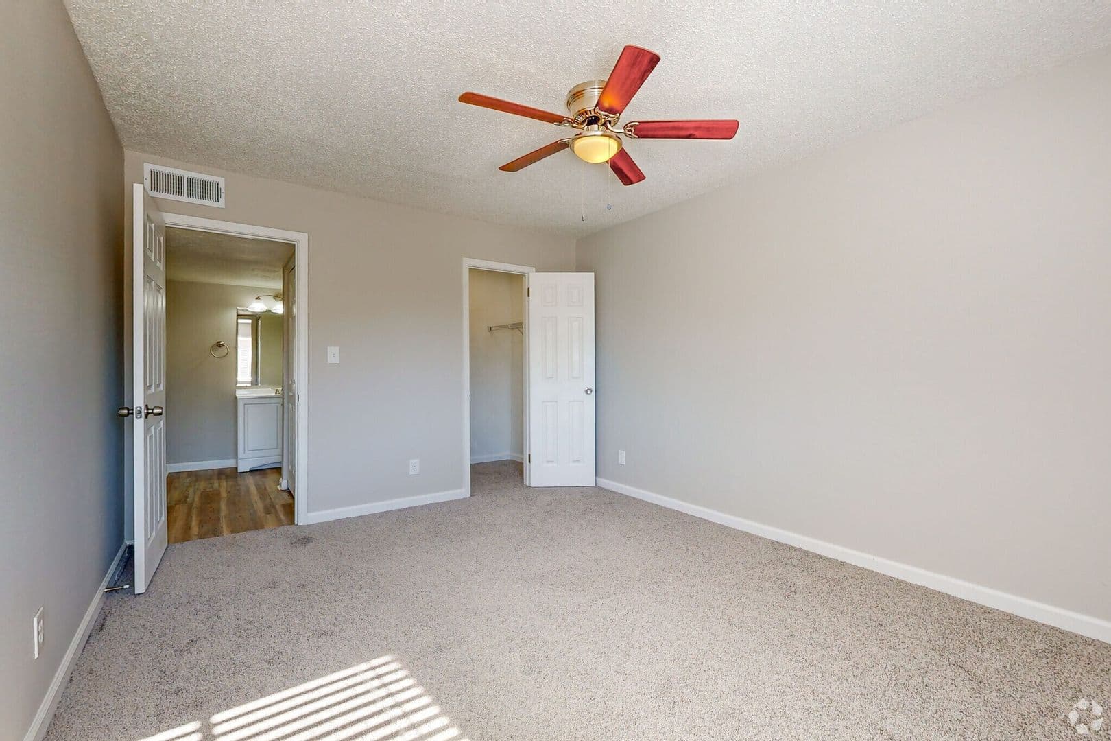 Montgomery Apartment: 3800 Governors Dr