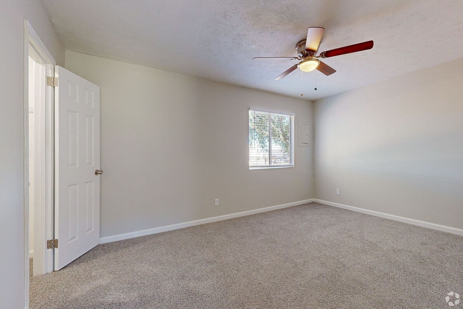 Montgomery Apartment: 3800 Governors Dr
