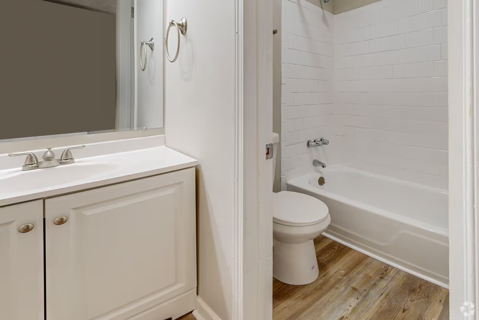 Montgomery Apartment: 3800 Governors Dr