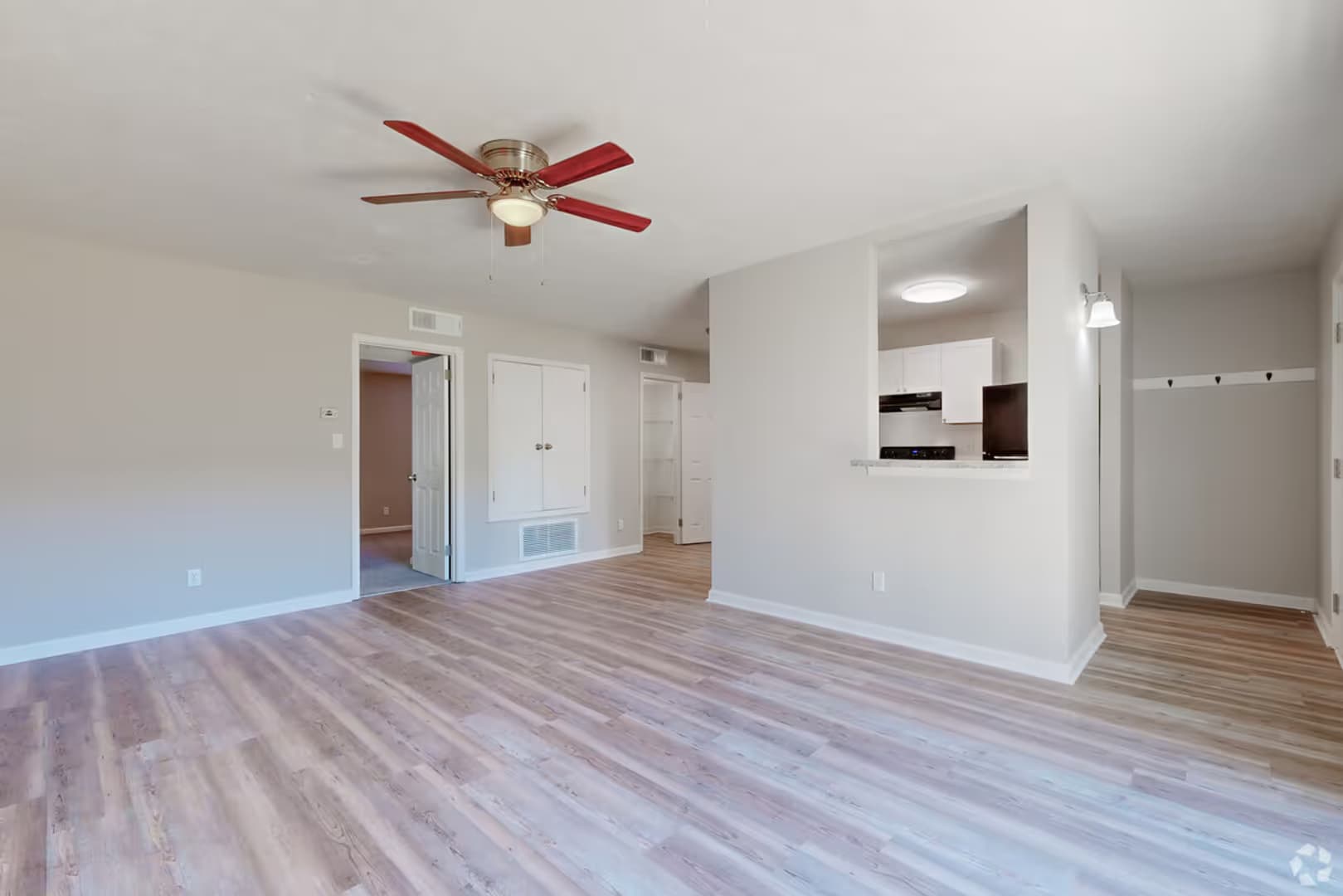 Montgomery Apartment: 3800 Governors Dr