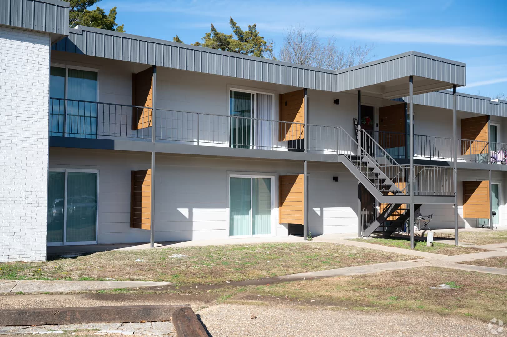 Montgomery Apartment: 3800 Governors Dr