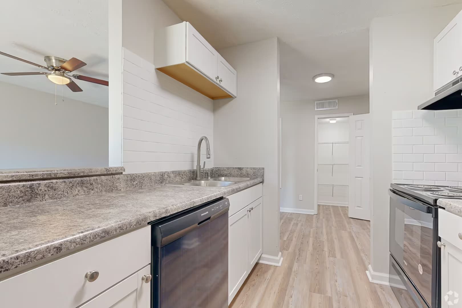 Montgomery Apartment: 3800 Governors Dr
