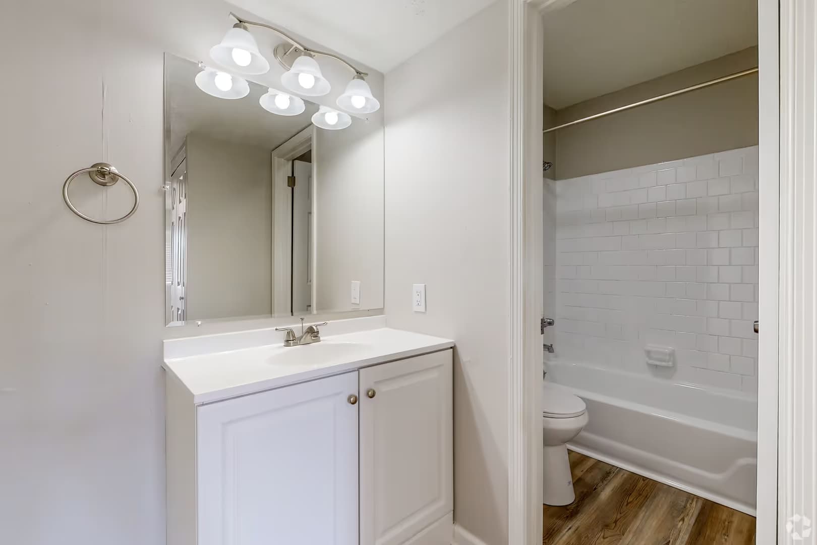 Montgomery Apartment: 3800 Governors Dr