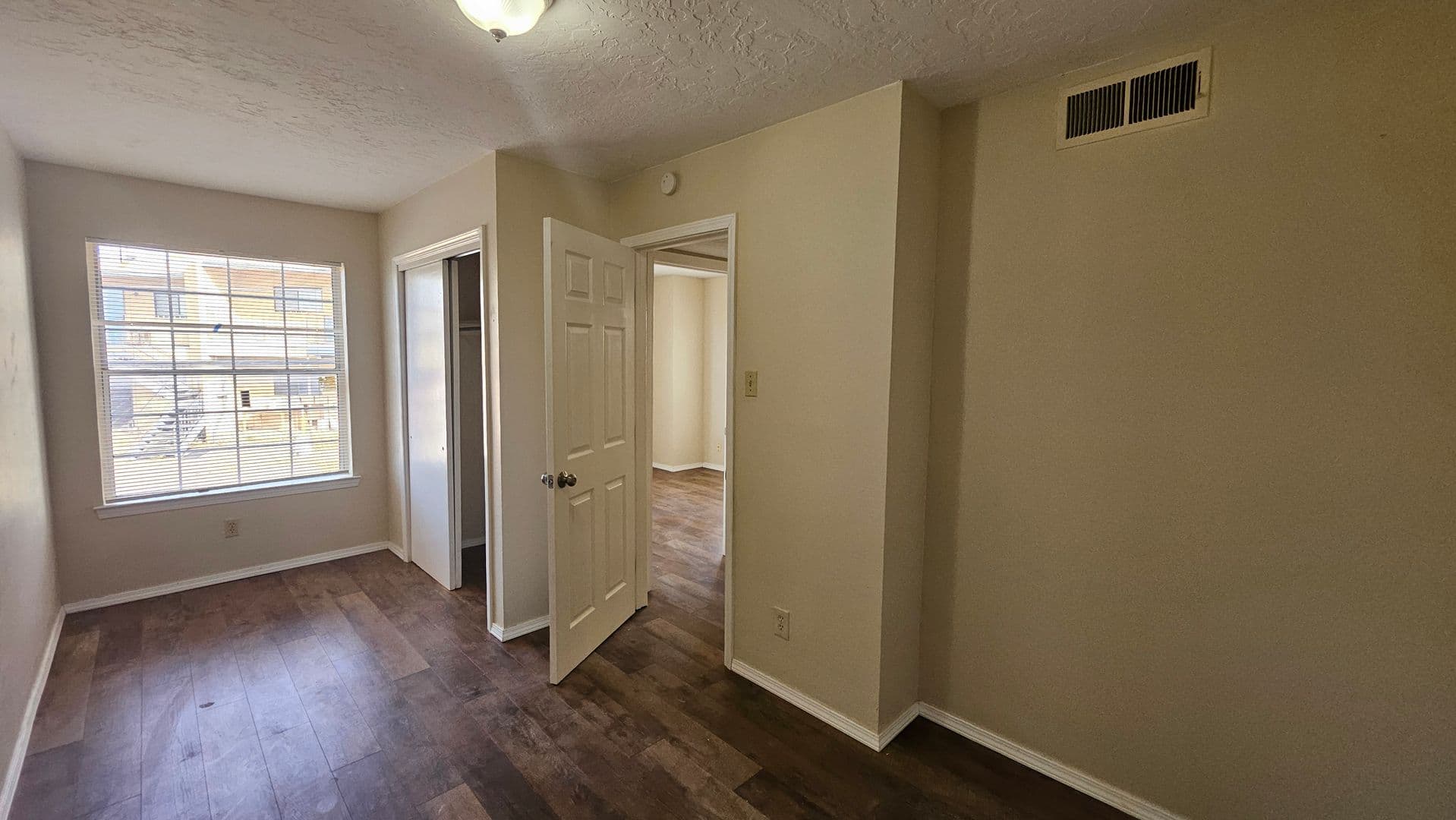 Albuquerque Apartment: 536 Chelwood Park Blvd NE 1-7