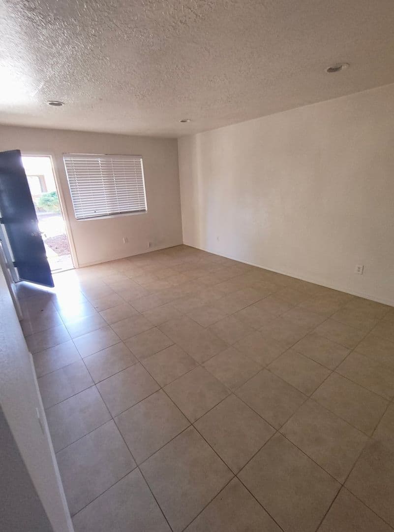 Grants Apartment: Courtyard Apartments