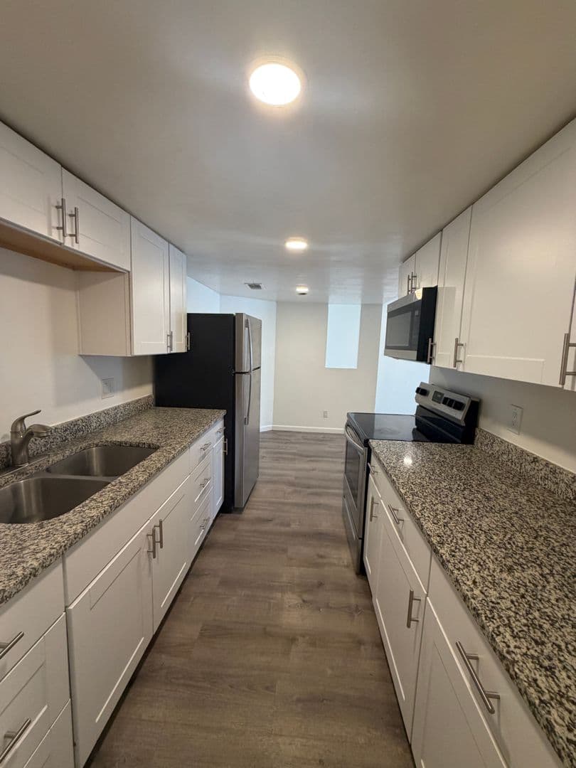 Albuquerque Apartment: 219 Candelaria Rd NW