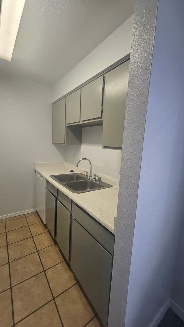 Albuquerque Apartment: 3600 Lafayette Dr.