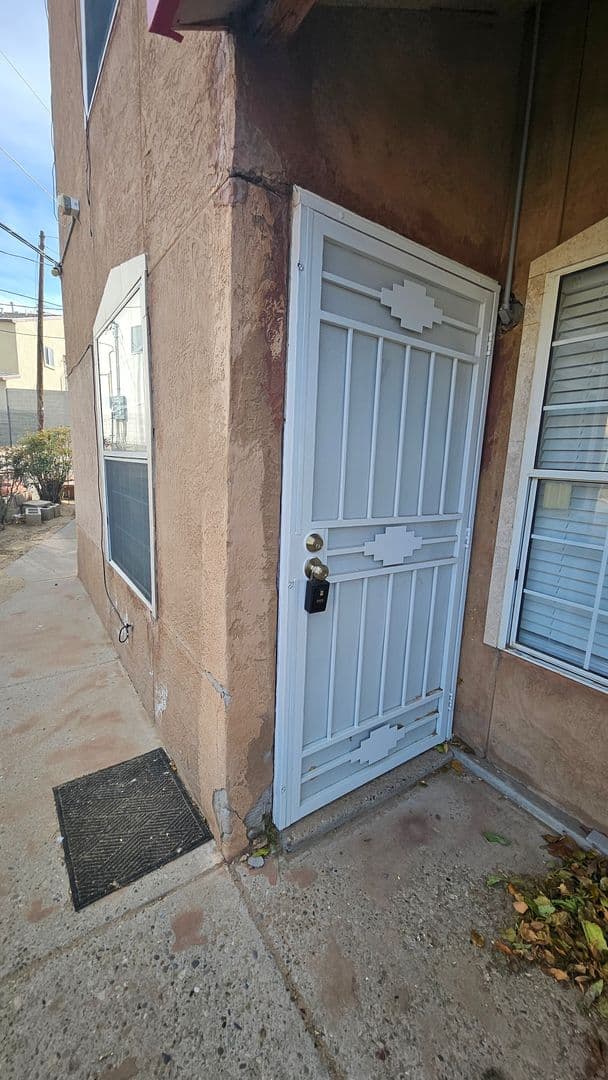 Albuquerque Apartment: 536 Chelwood Park Blvd NE 1-7