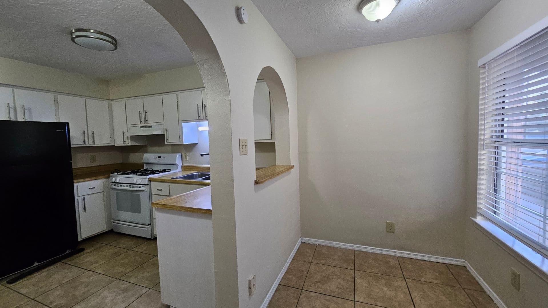 Albuquerque Apartment: 536 Chelwood Park Blvd NE 1-7
