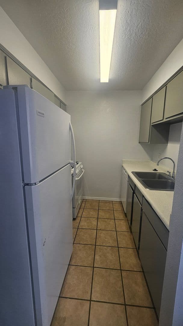 Albuquerque Apartment: 3600 Lafayette Dr.