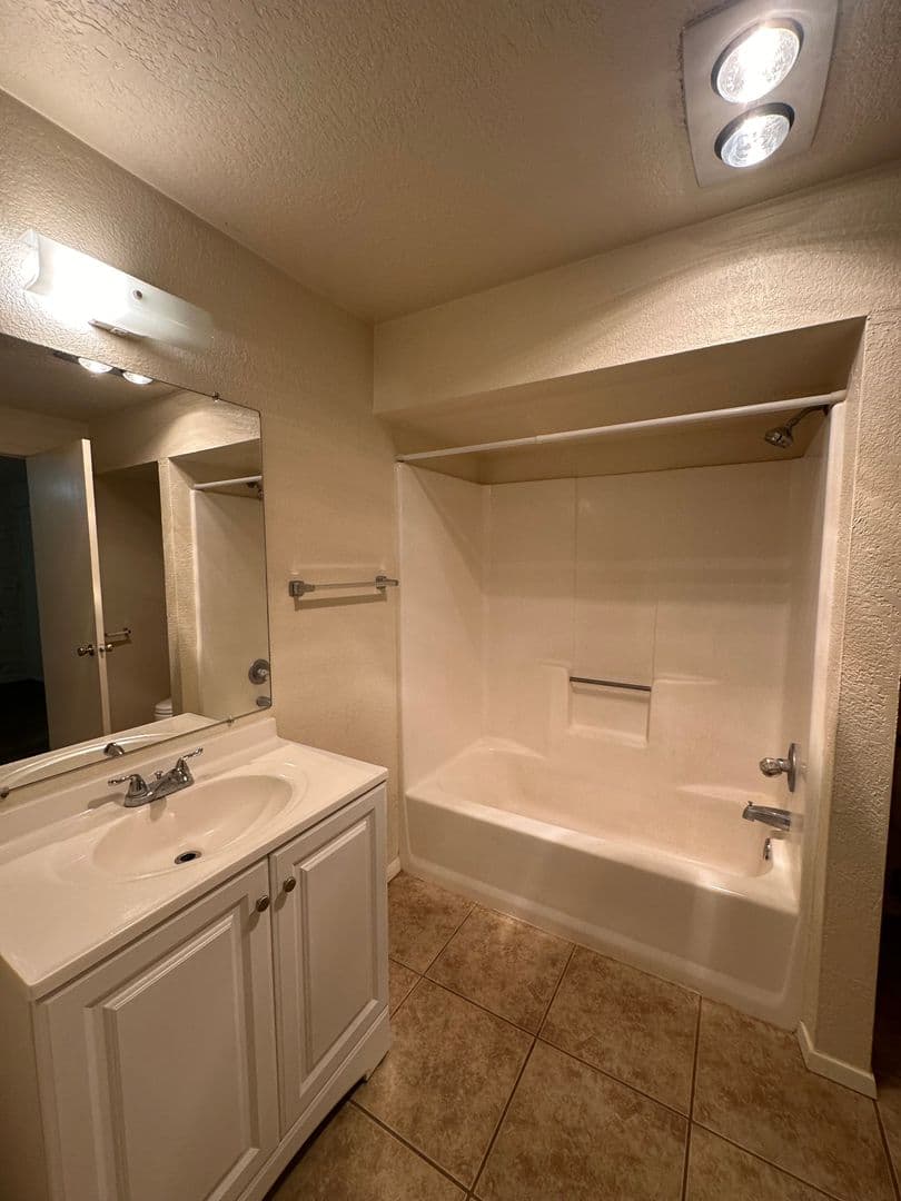 Albuquerque Apartment: 1208 Candelaria Road NW Bldg B