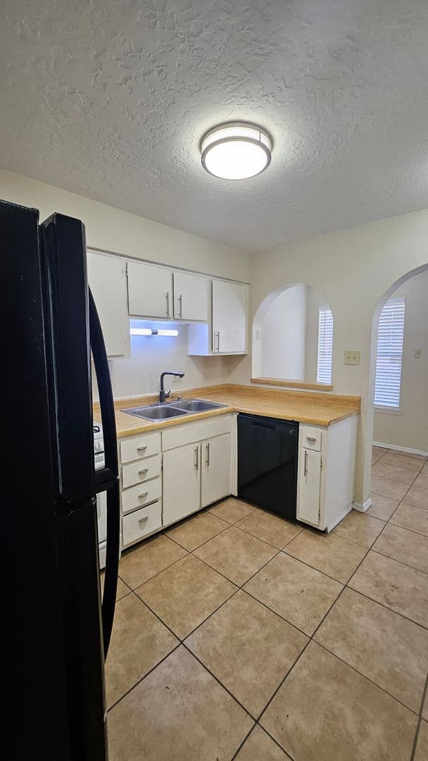 Albuquerque Apartment: 536 Chelwood Park Blvd NE 1-7