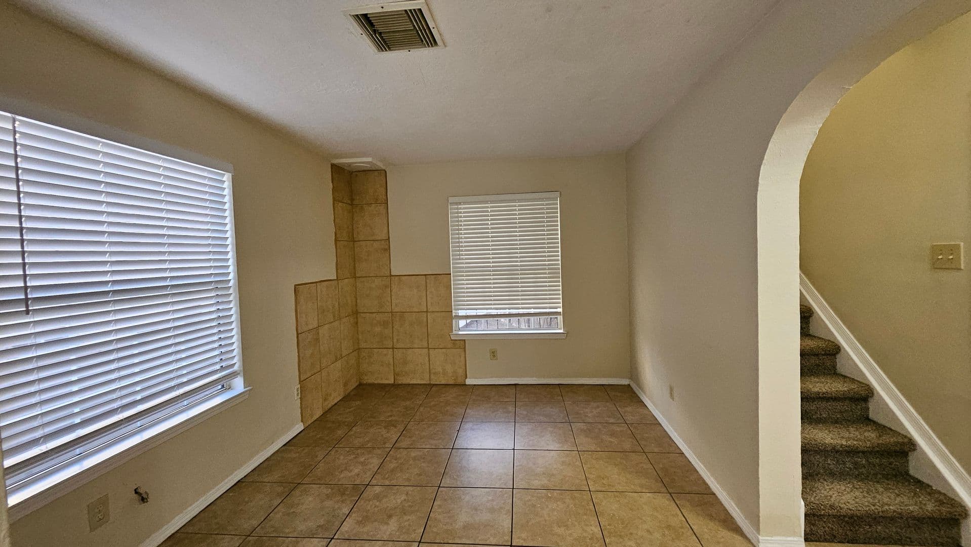 Albuquerque Apartment: 536 Chelwood Park Blvd NE 1-7
