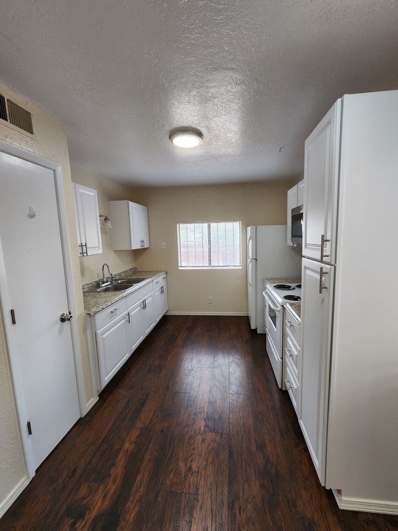 Albuquerque Apartment: 505 Princeton Drive SE A-B