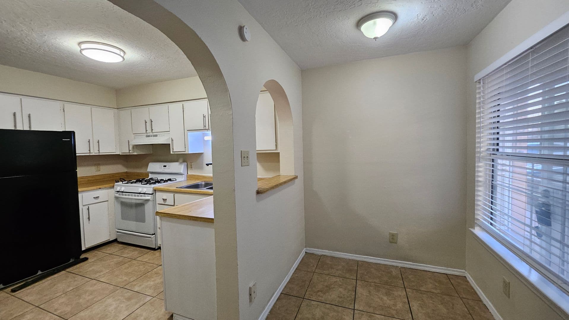 Albuquerque Apartment: 536 Chelwood Park Blvd NE 1-7