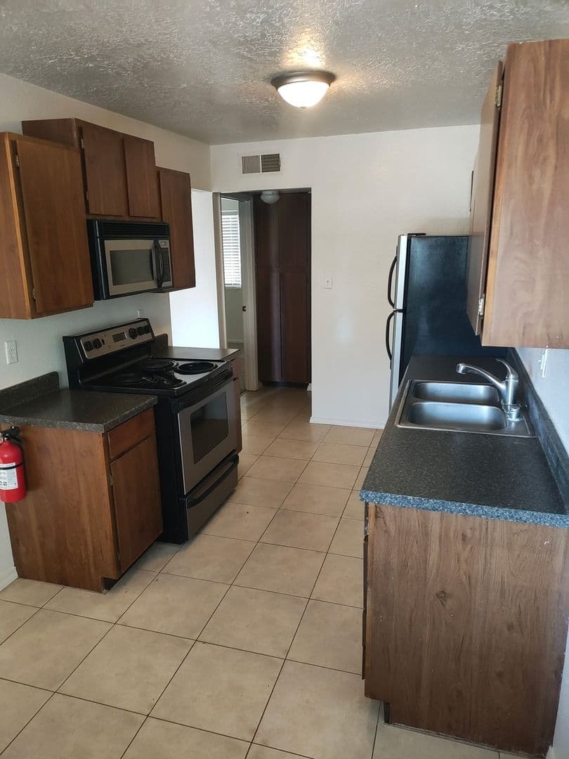 Grants Apartment: Courtyard Apartments