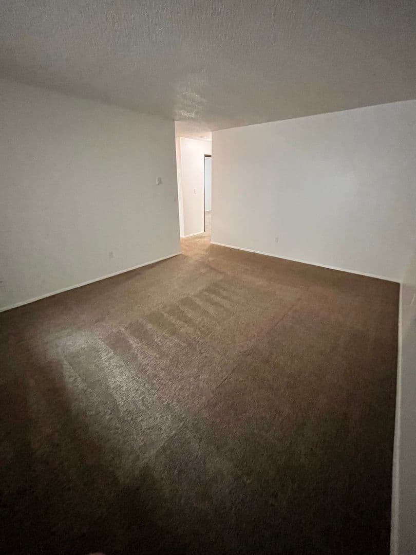 Portland Apartment: 4501-4537 SW Luradel St