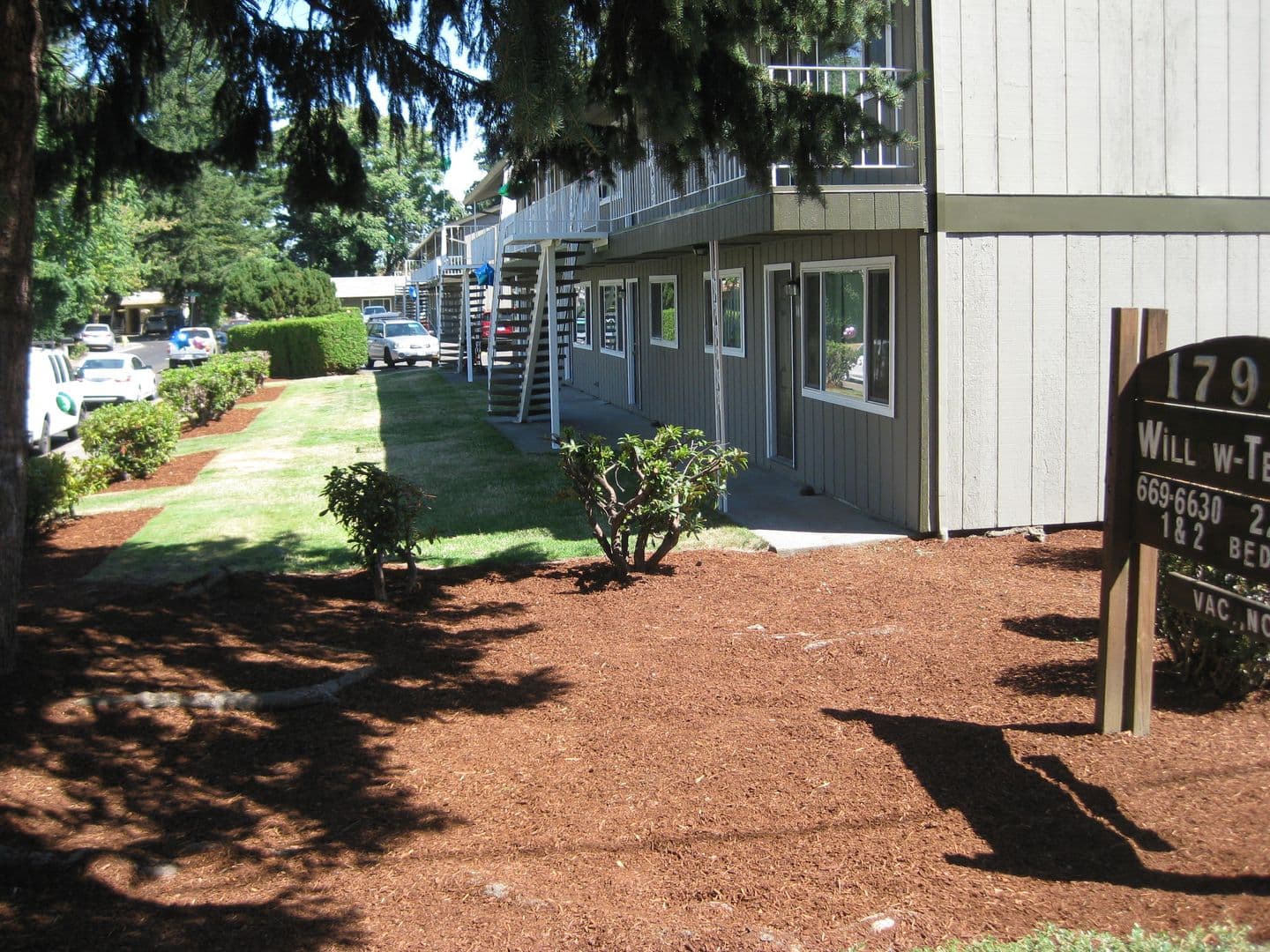 Portland Apartment: 17925 E Burnside St