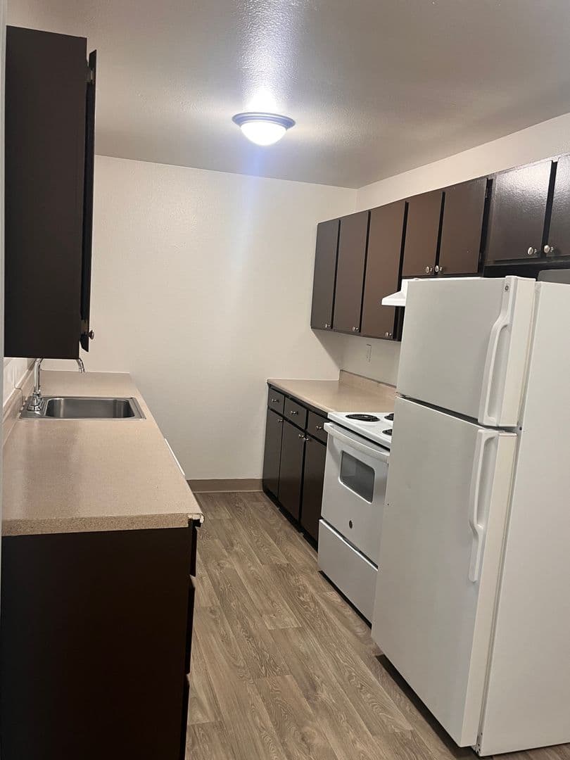 Portland Apartment: 4501-4537 SW Luradel St