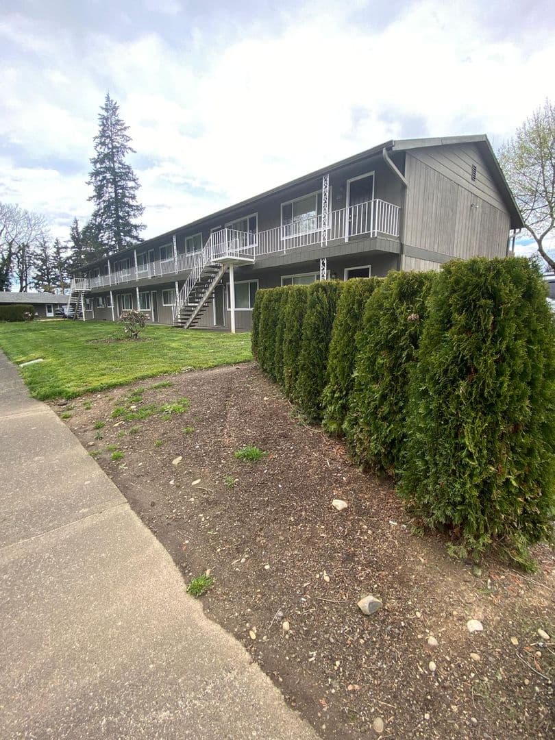 Portland Apartment: 17925 E Burnside St