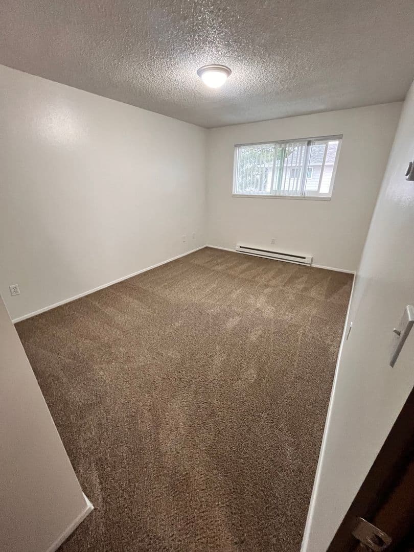 Portland Apartment: 4501-4537 SW Luradel St
