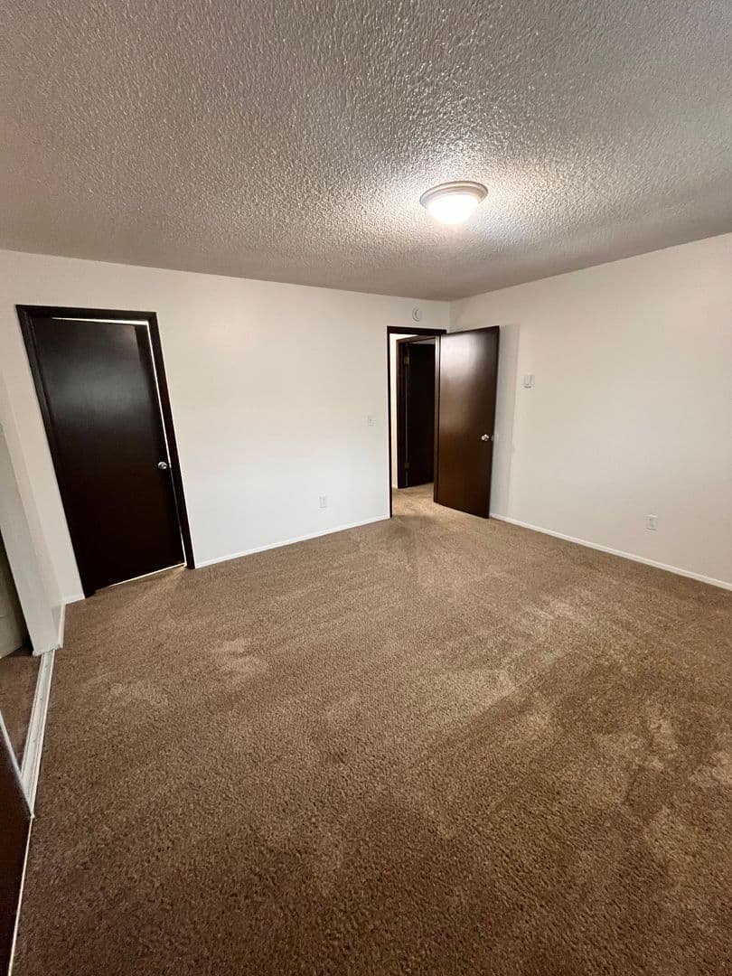 Portland Apartment: 4501-4537 SW Luradel St