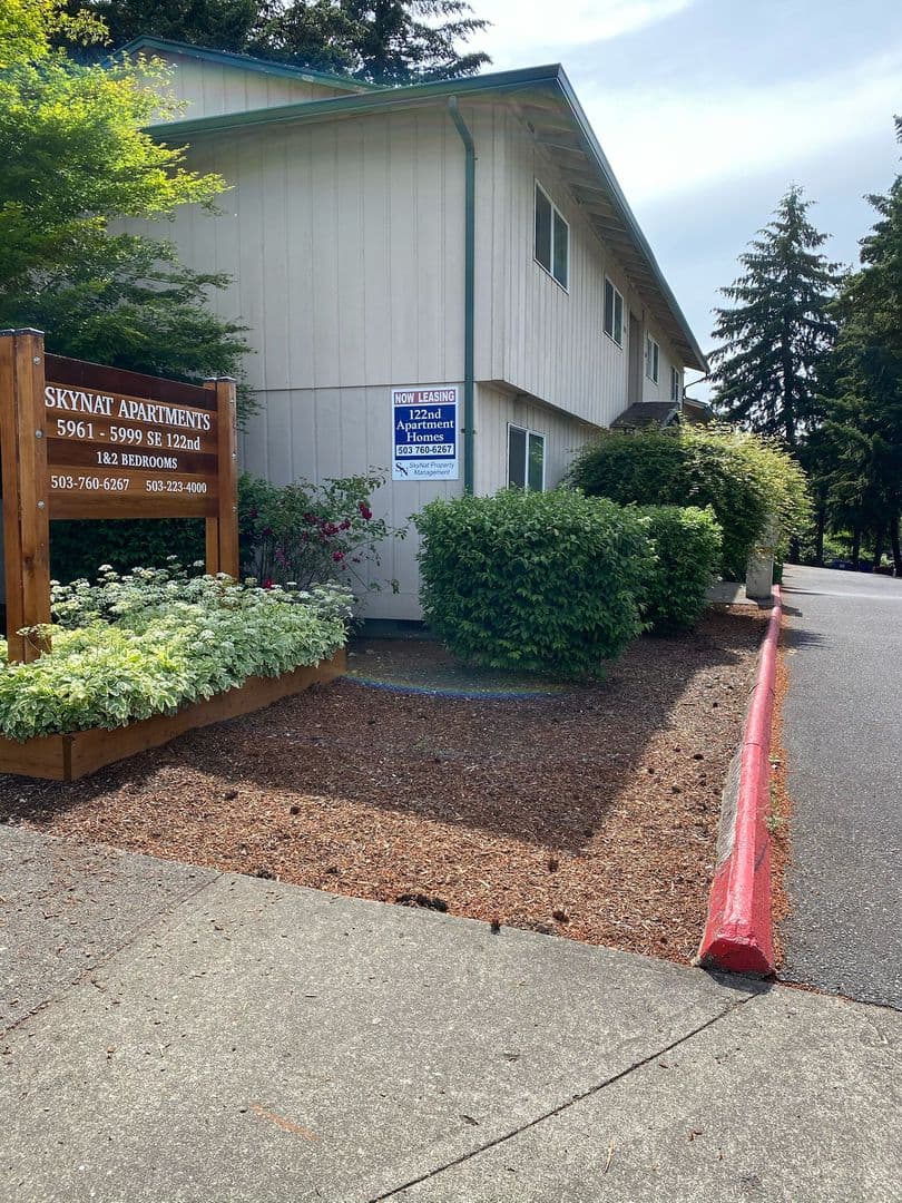 Portland Apartment: 5961-5999 SE 122nd Ave