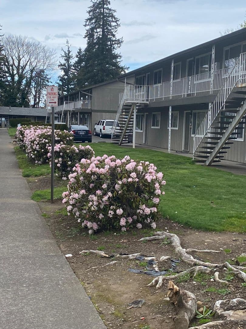 Portland Apartment: 17925 E Burnside St