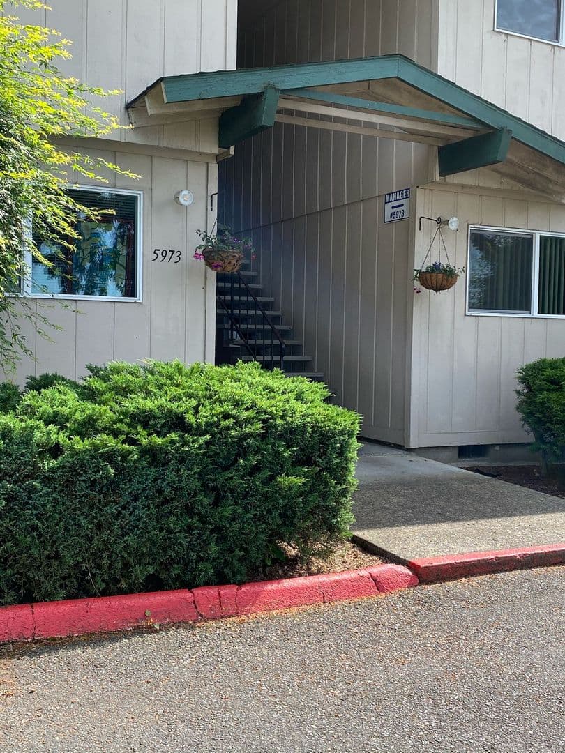 Portland Apartment: 5961-5999 SE 122nd Ave