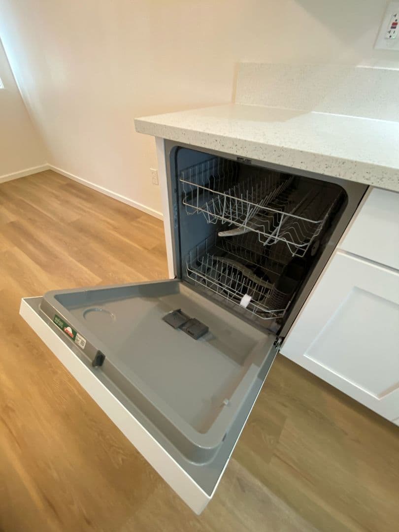 Portland Apartment: 17925 E Burnside St