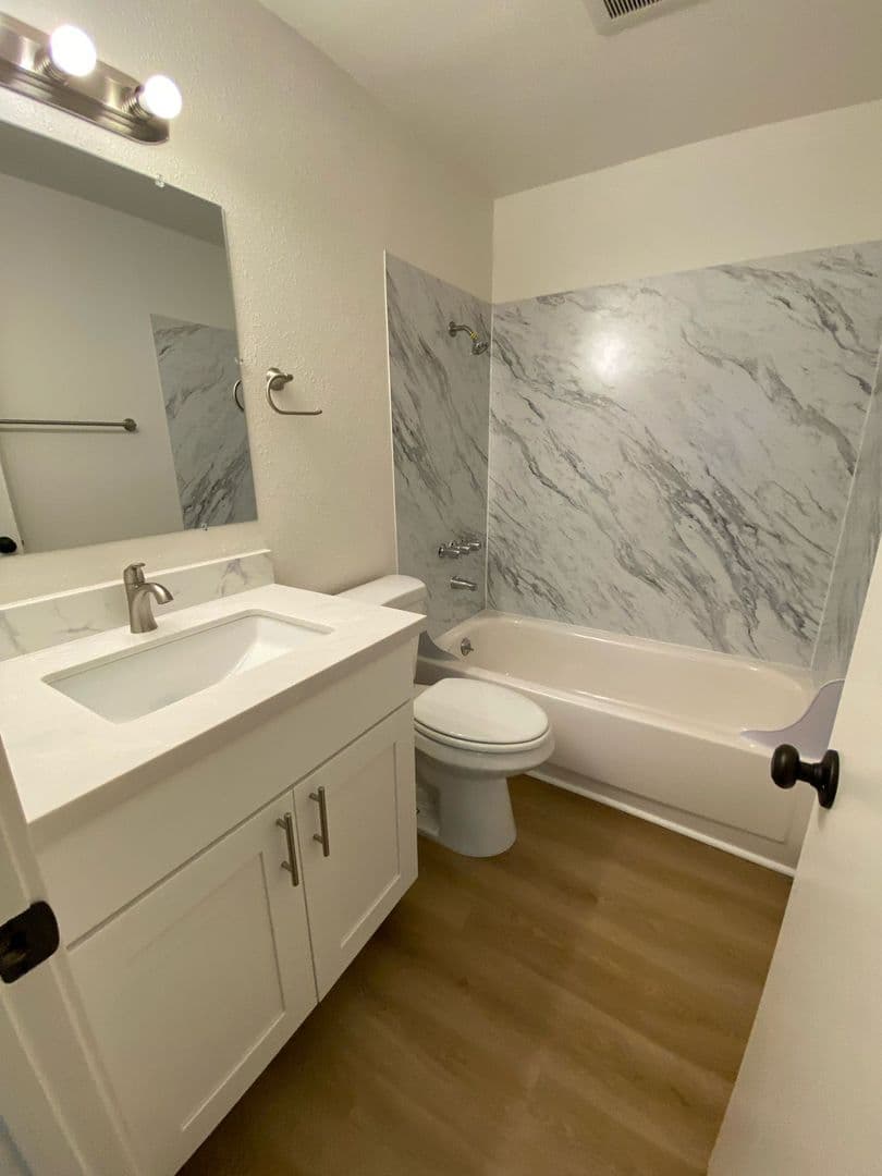 Portland Apartment: 17925 E Burnside St