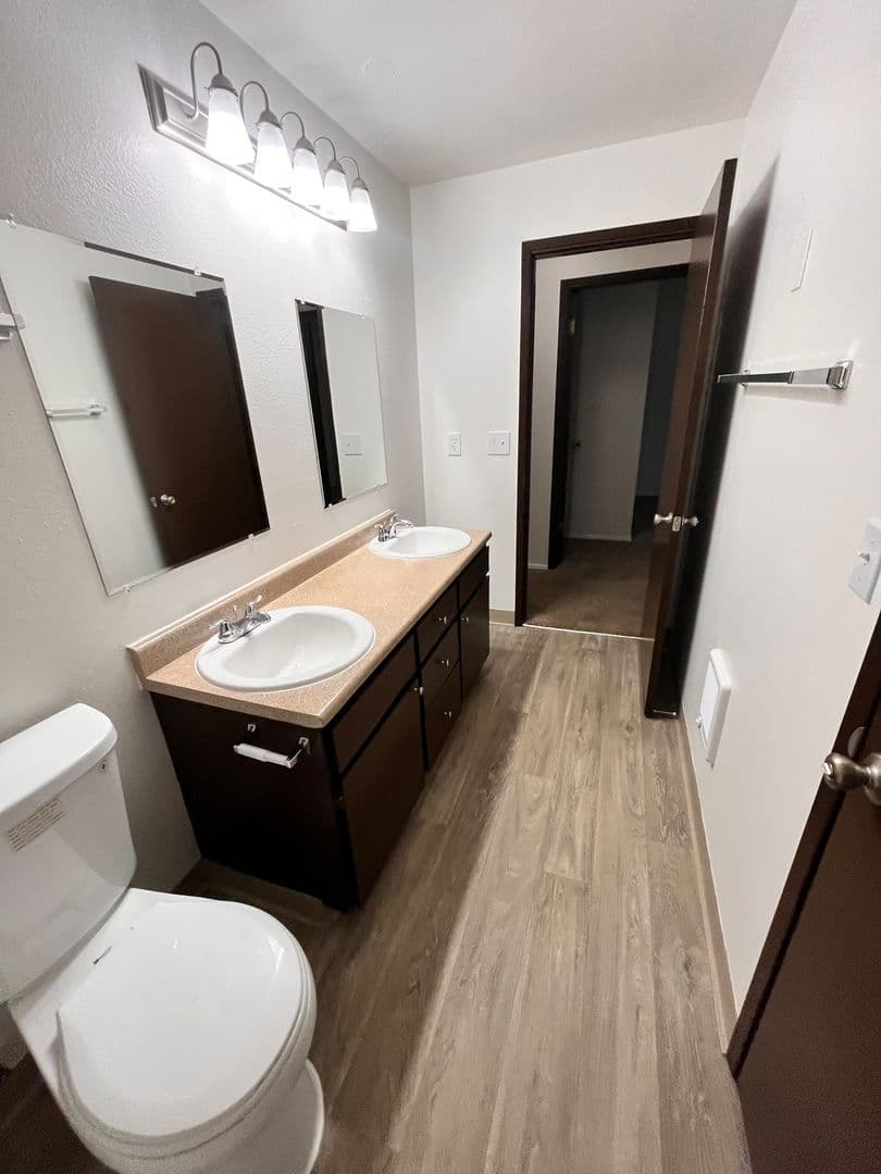 Portland Apartment: 4501-4537 SW Luradel St