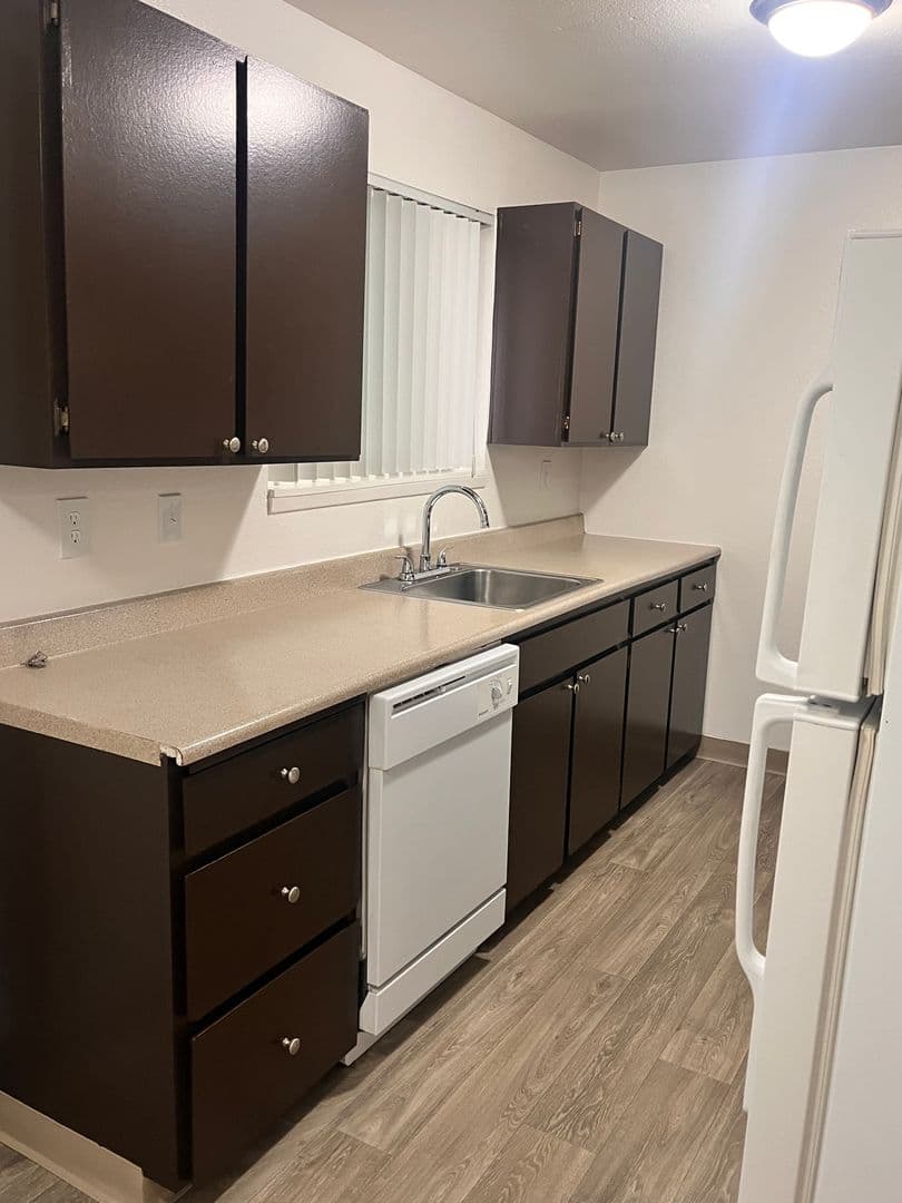 Portland Apartment: 4501-4537 SW Luradel St