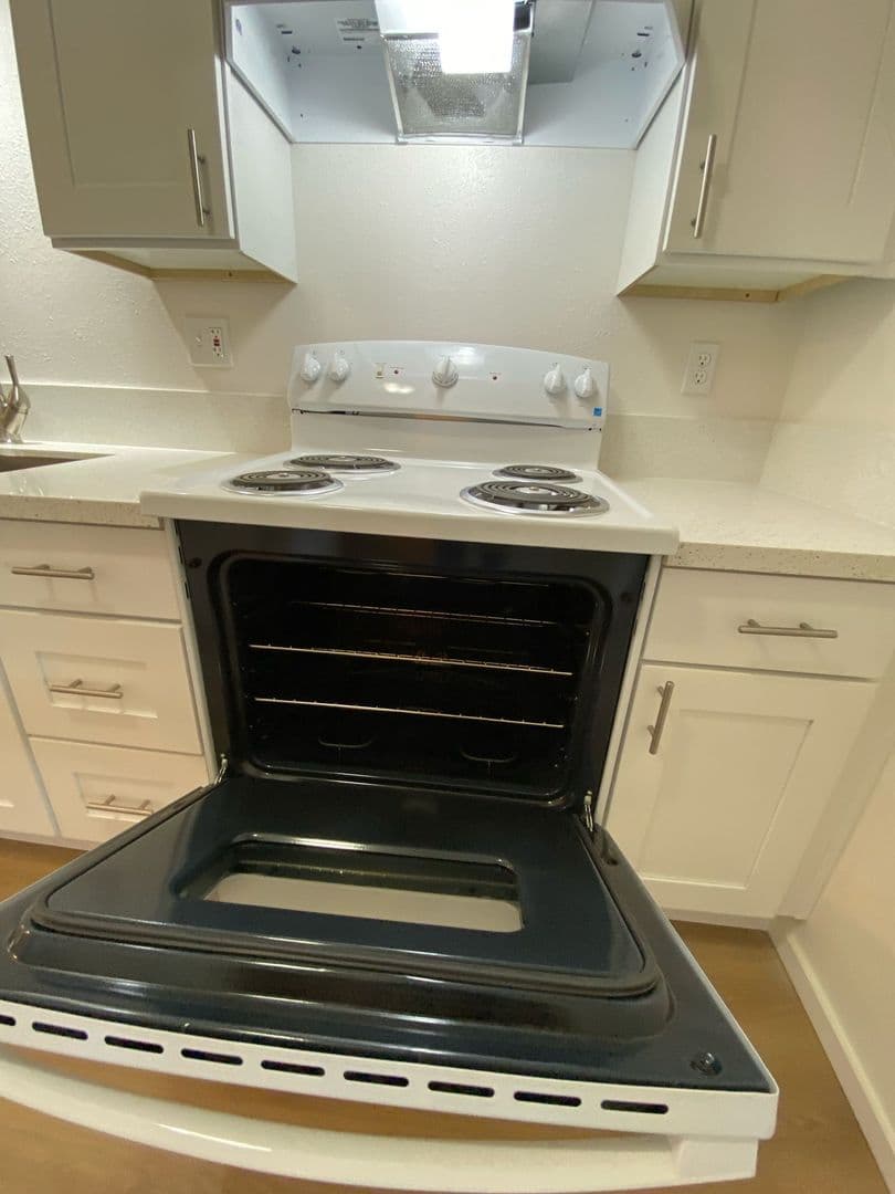 Portland Apartment: 17925 E Burnside St