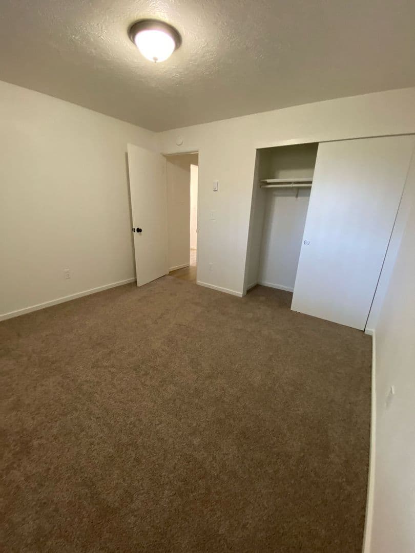 Portland Apartment: 17925 E Burnside St