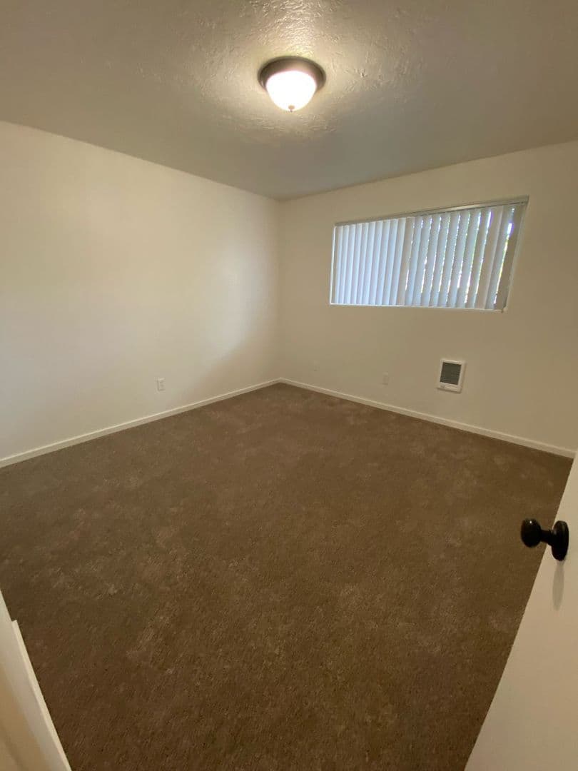 Portland Apartment: 17925 E Burnside St