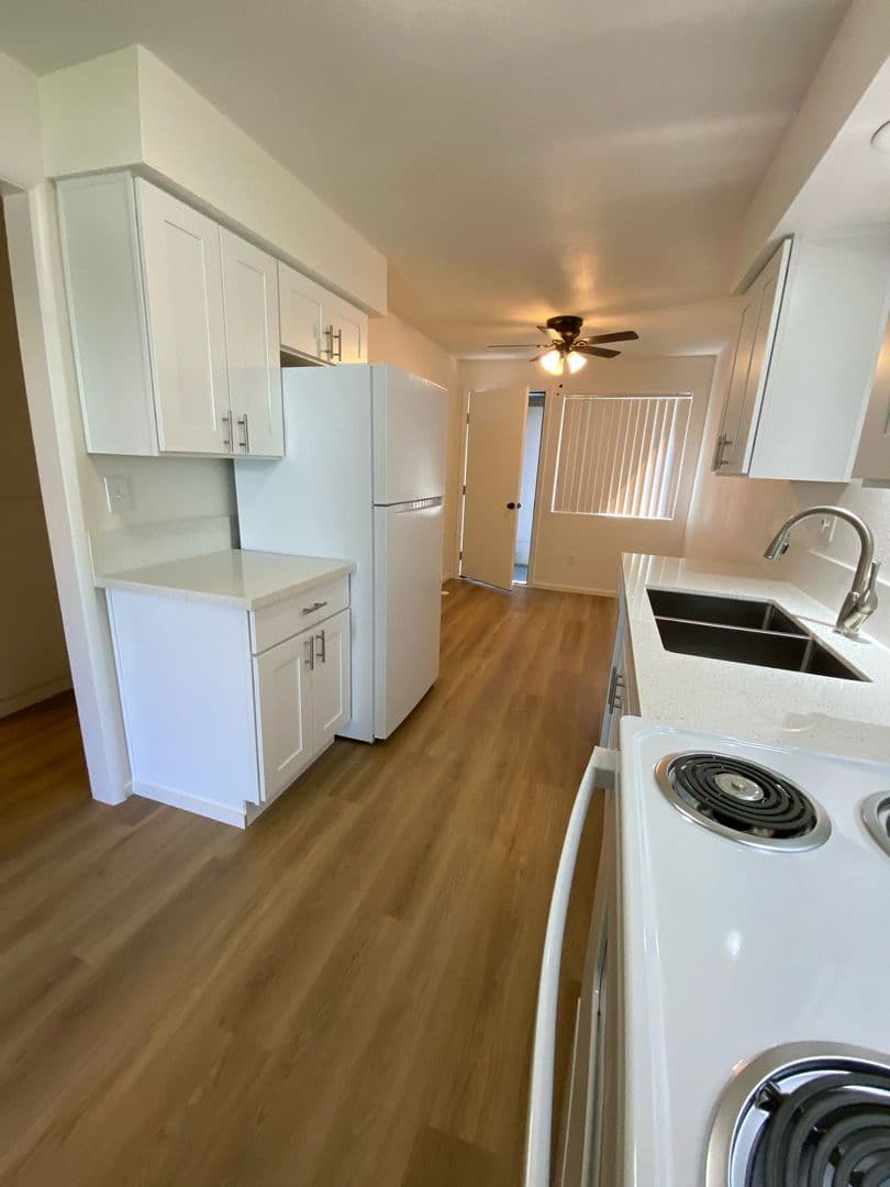 Portland Apartment: 17925 E Burnside St