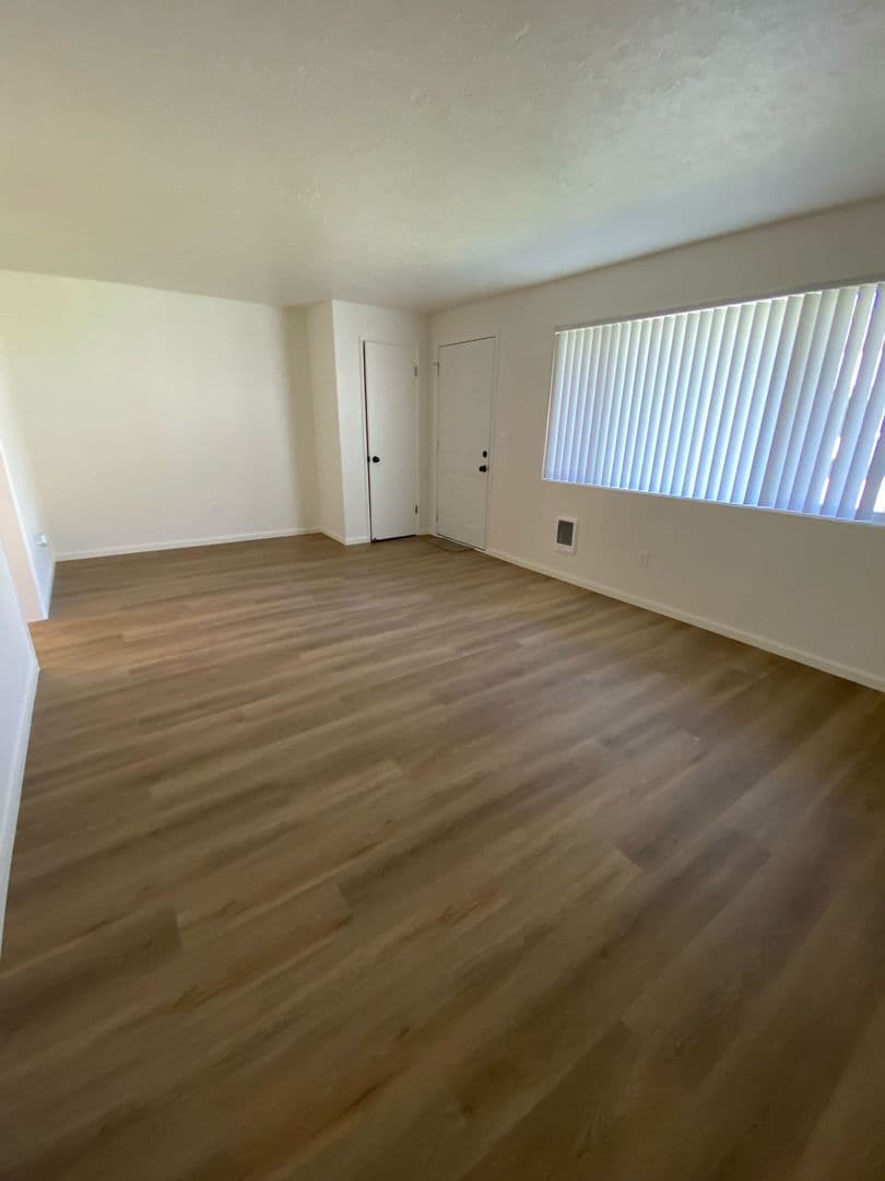 Portland Apartment: 17925 E Burnside St